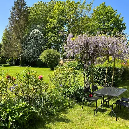 Chateau D'aigneville Bed & Breakfast