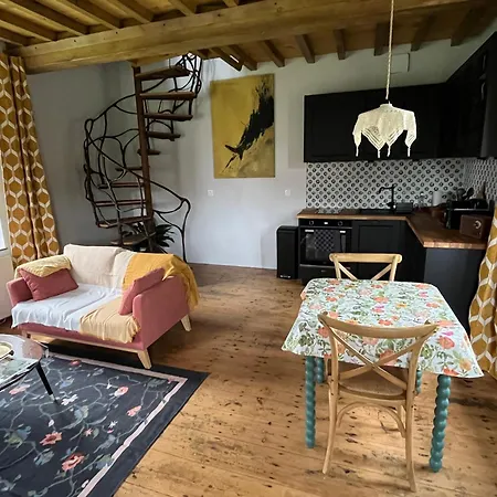Chateau D'aigneville Bed & Breakfast