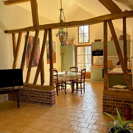 Chateau D'aigneville לינה וארוחת בוקר