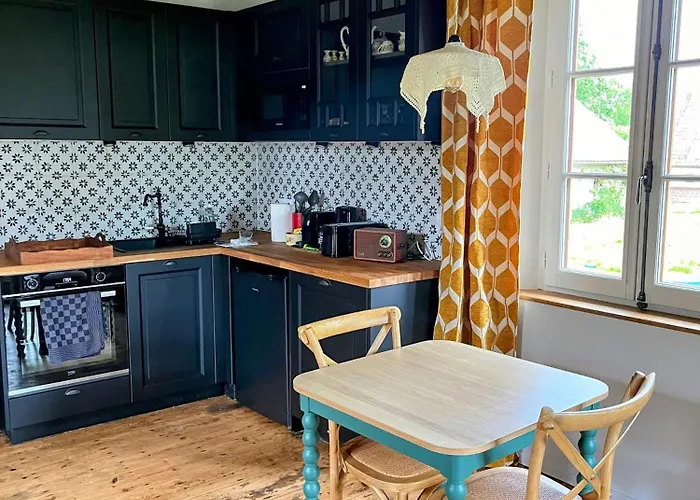 Chateau D'aigneville Bed & Breakfast 3*